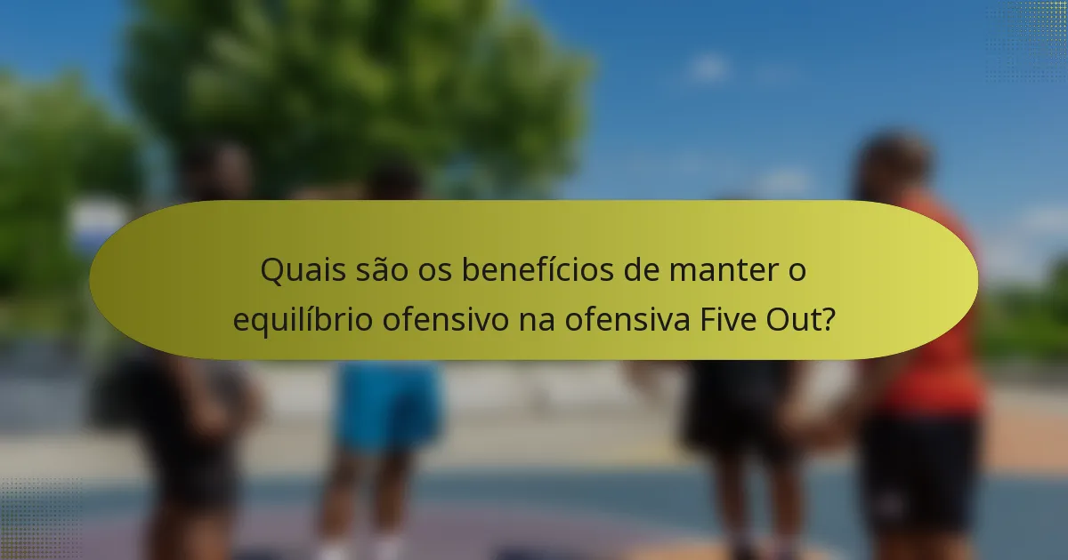 Quais são os benefícios de manter o equilíbrio ofensivo na ofensiva Five Out?